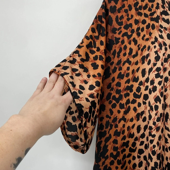 Natori Wild Cheetah PJ Top Womens Sz XS Brown Black Oversized Animal Print Loose - Picture 4 of 11